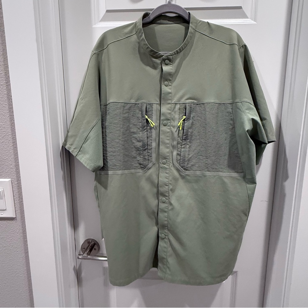Lululemon Green Short Sleeve Button-Up Hiking Shirt